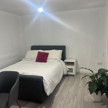 Montreal House Apartment อิลฟอร์ด ภายนอก รูปภาพ